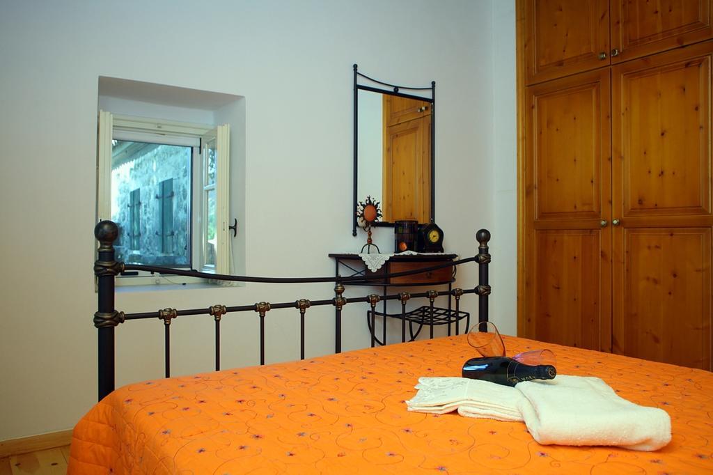 Menelia Cottage Platístoma Oda fotoğraf