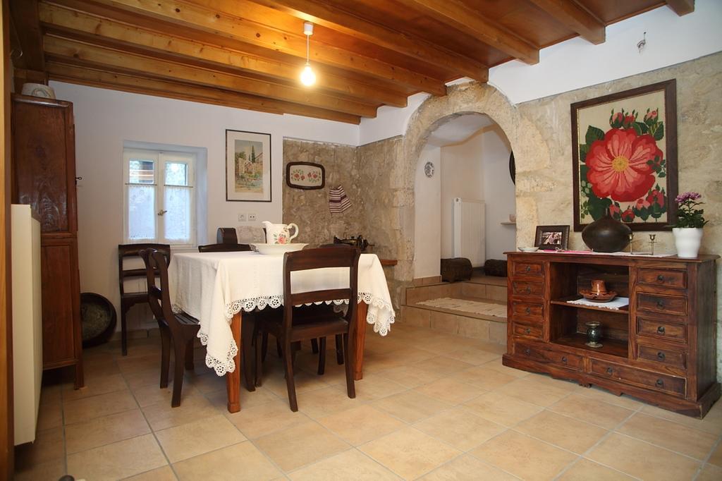 Menelia Cottage Platístoma Oda fotoğraf