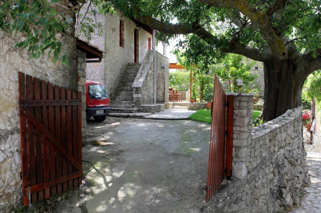 Menelia Cottage Platístoma Oda fotoğraf